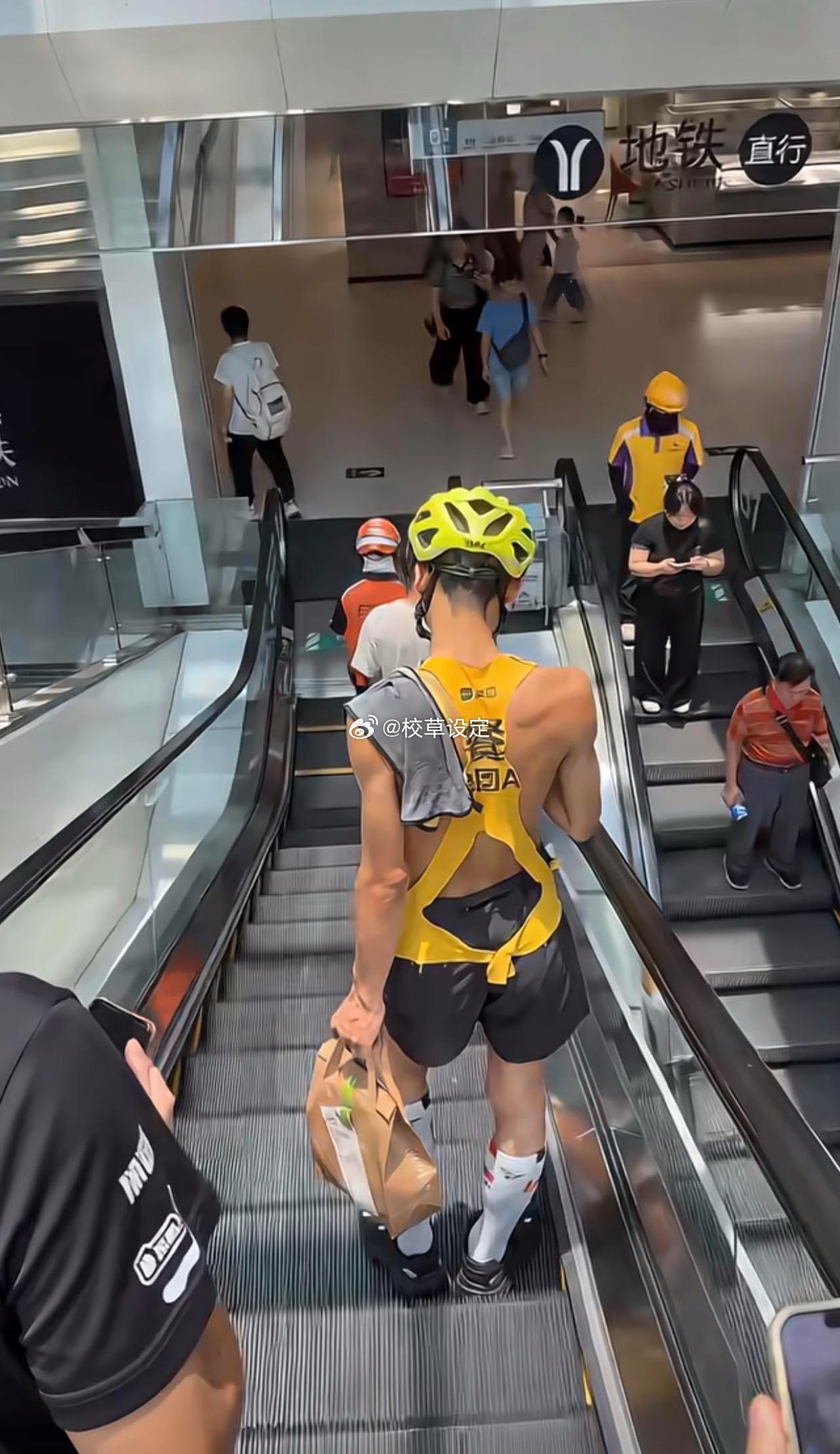 看送外卖的小哥，就知道有多热了 