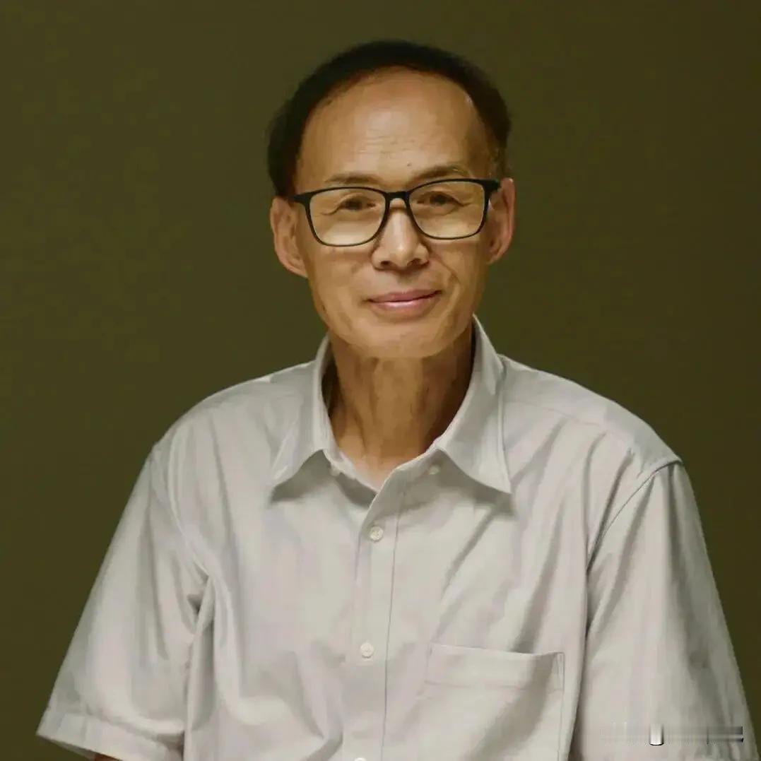 复旦教授梁永安说，我有钱，但我选择自己煮面吃。

这话乍听不解，细想才懂——不被
