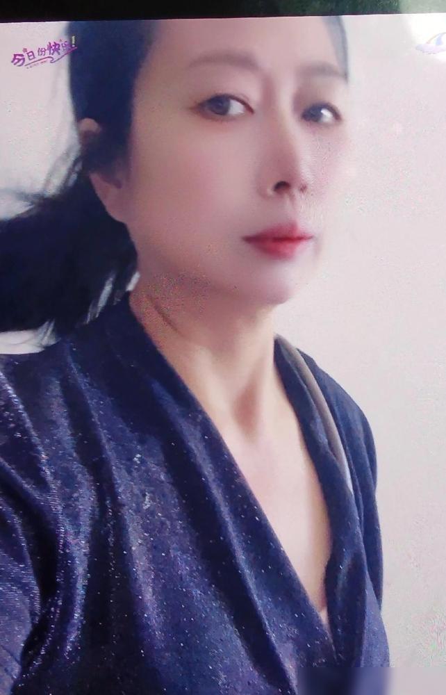 阿姨因为嘴馋，吃了一块哈密瓜，丢了一份8000一个月的工资，关键是连夜就让她下户