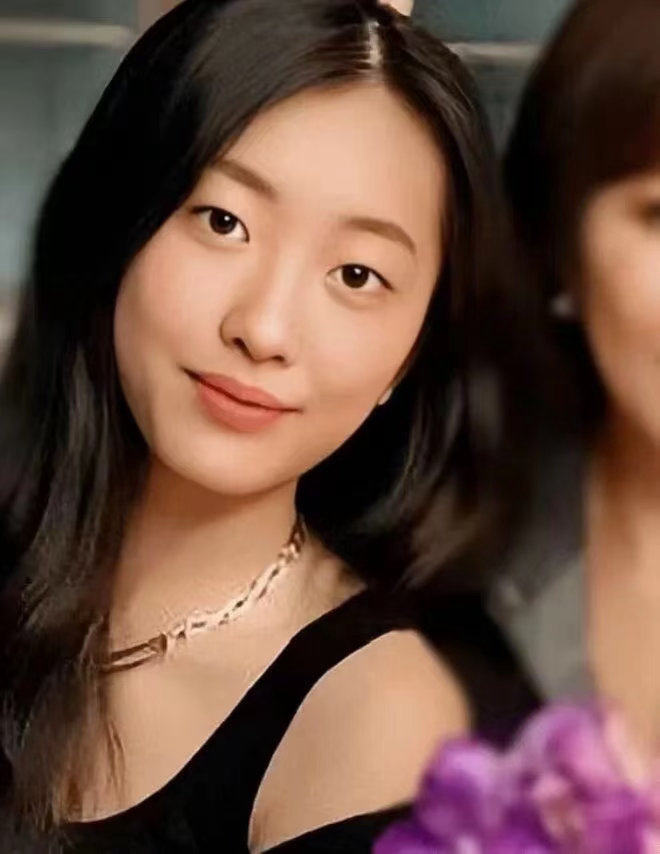 曝陈奕迅带女儿上音综国粤无双突然就理解了什么叫“含着金钥匙出生”。别人出道是海选