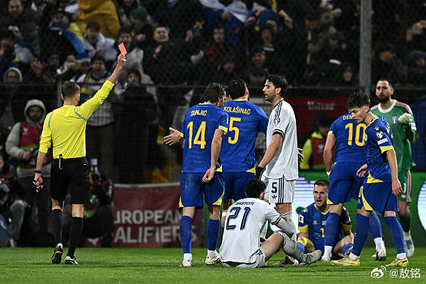 意大利足球为什么不行了 意大利点球决战输给了波黑，连续三届无缘世界杯。加图索赛后