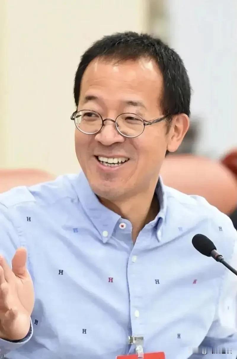 俞敏洪：“很多人一辈子有两个追求，一个是有钱，一个是值钱；有钱的人不一定值钱，但