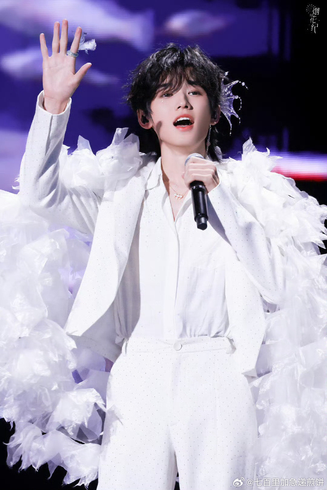 太可爱了今晚的宋亚轩时代少年团海口演唱会宋亚轩演唱会小卷毛造型 ​​​
