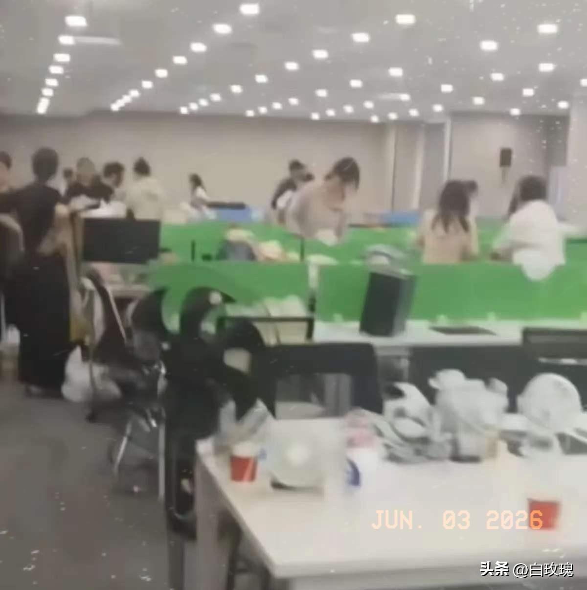 陕西西安，一家公司半夜11点突然发全员放假通知，第二天整个公司就搬空消失了。20