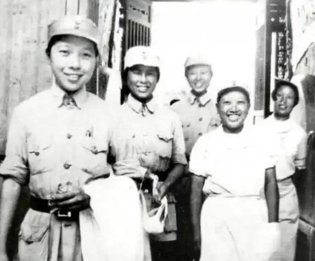 开国中将刘培善夫人左英（1919年1月—2011年8月16日），女，曾用名瞿虹霞