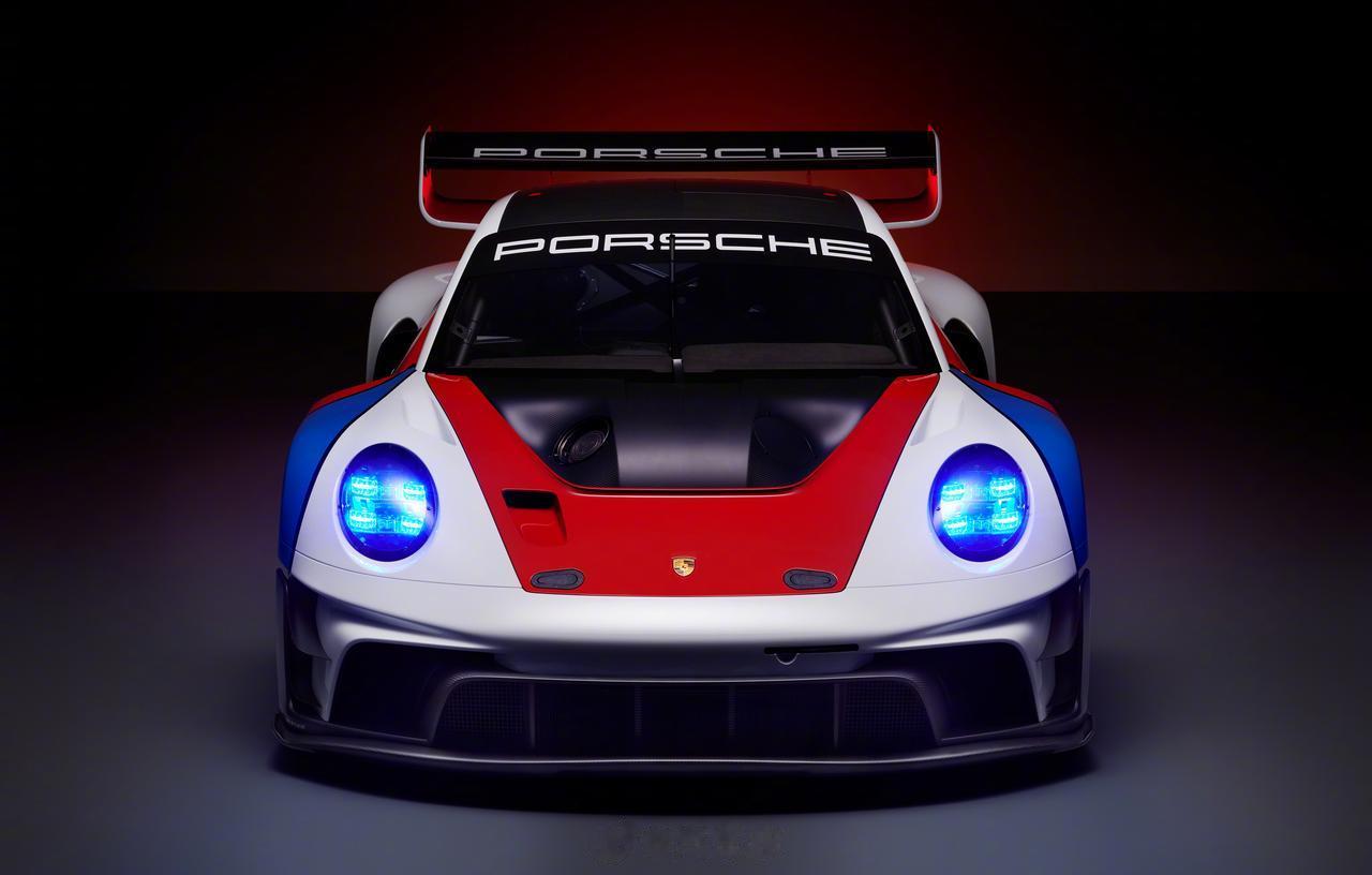 全新保时捷911 GT3 R rennsport 典藏赛车，全球限量77台。
将