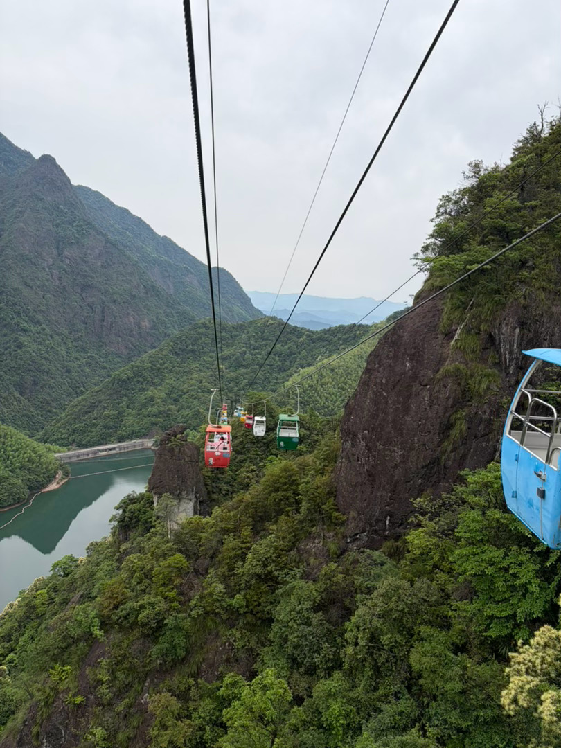 今天来大觉山啦 五月漂流还是太冷了 不过风景也不错～～ 