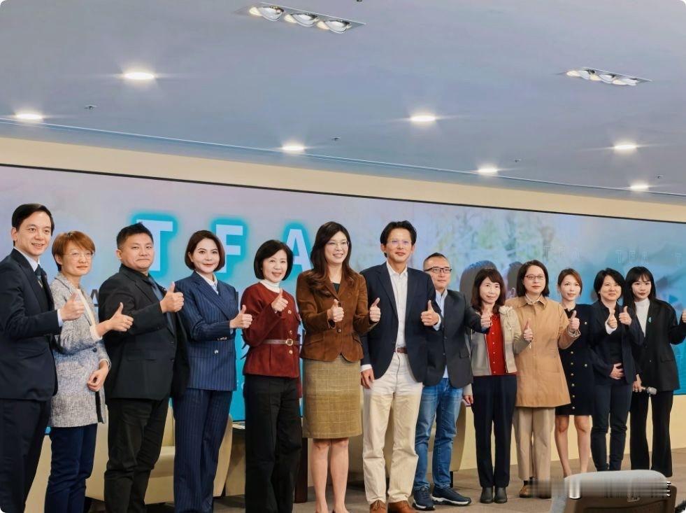 中国台湾省，郑丽文宣布：耶诞节这一天，踏出关键一步，每个台湾孩子将获得50000