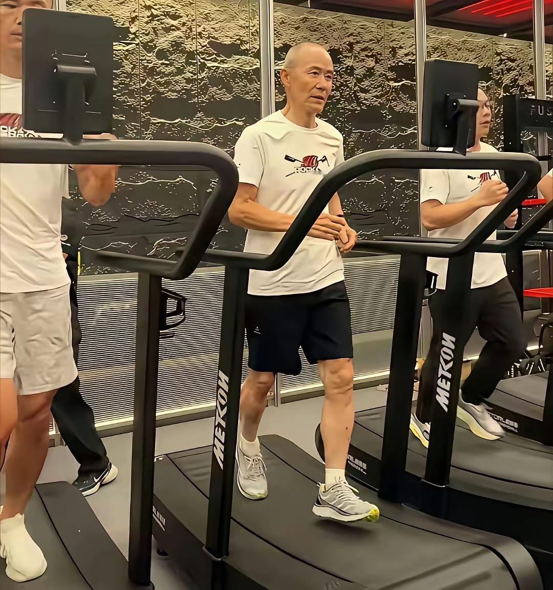 键盘侠说75岁的王石显老是体育锻练造成的，从来不锻练的人根本不知道王石的运动强度