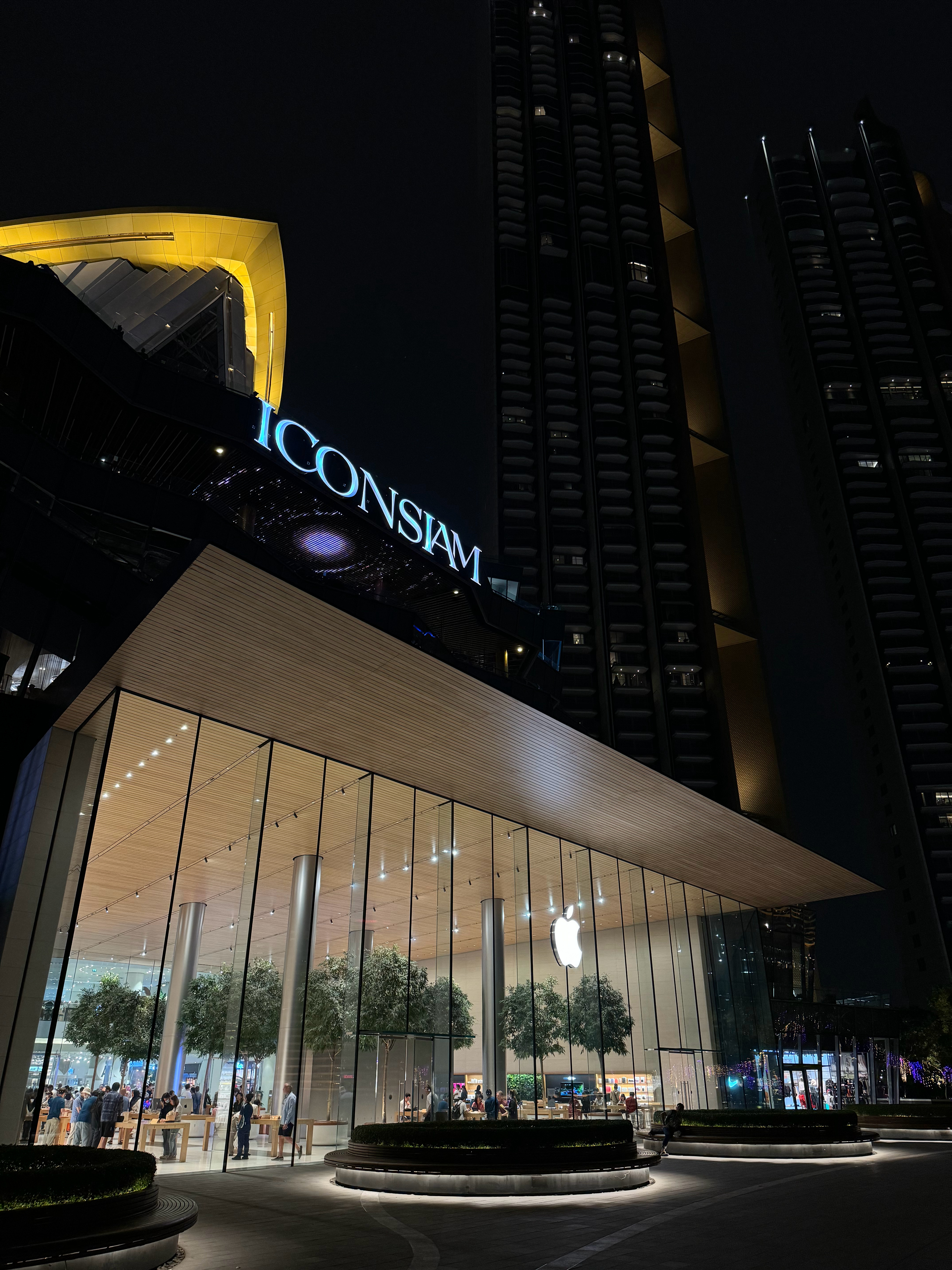 曼谷 Apple Iconsiam 打卡[doge]面积略小，虽然是在商场二楼