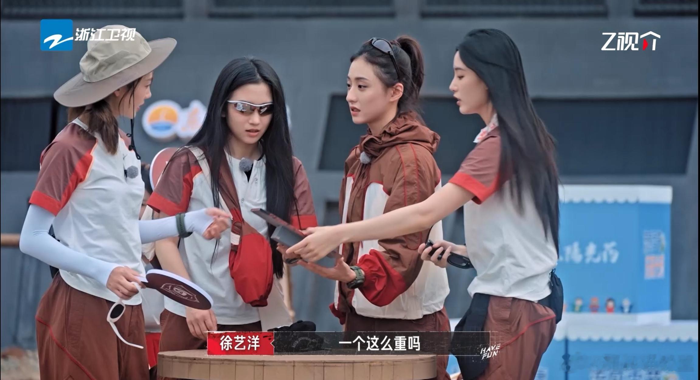 程潇说为什么瘦一斤这么难嗨放派 谁懂啊家人们！看程潇举着小碎片灵魂发问，我直接疯