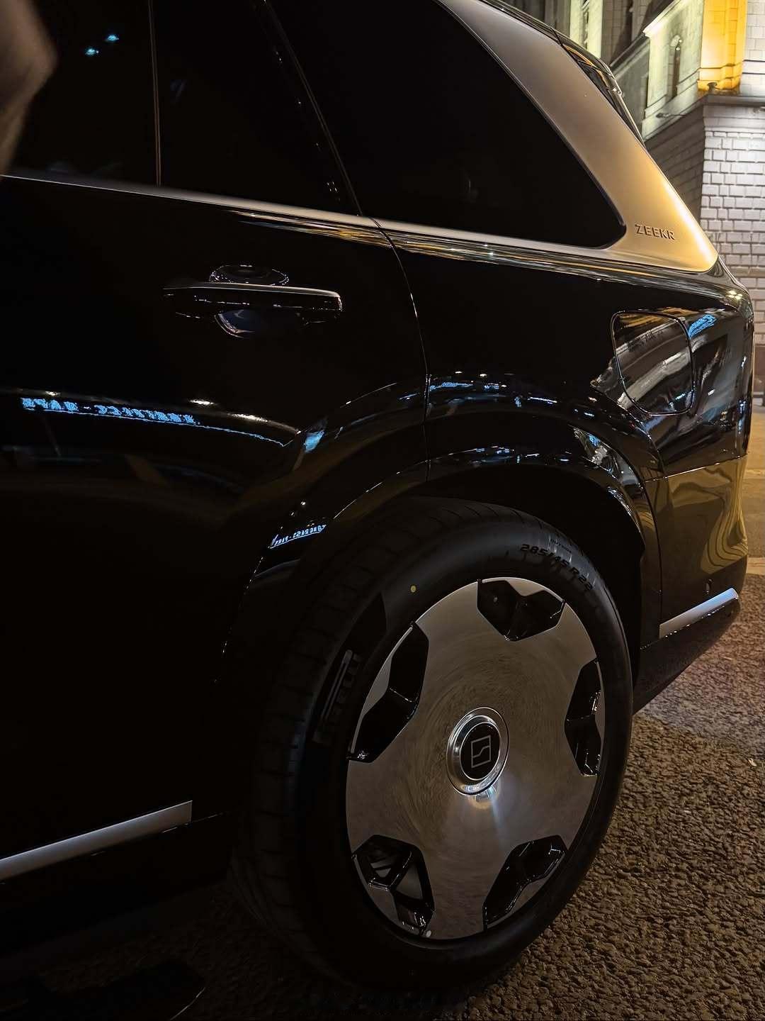 极氪9X在俄罗斯🇷🇺首批极氪9X已经运抵经销商展厅据说很抢手