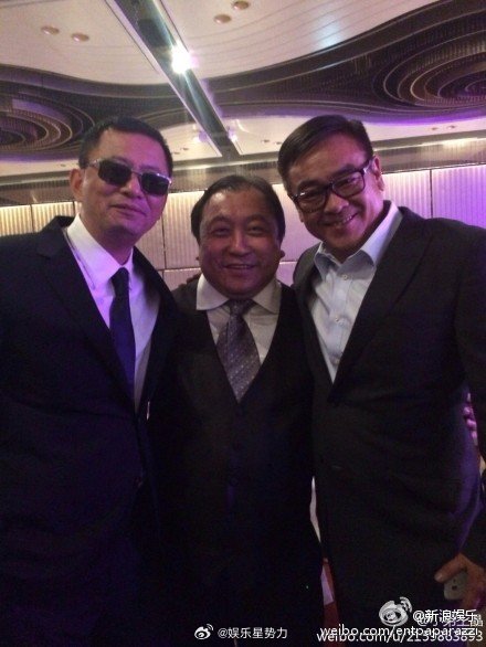 王晶说和尔冬升年轻时老吵架 王晶近日在社交平台回忆与尔冬升的早年往事，直言年轻时