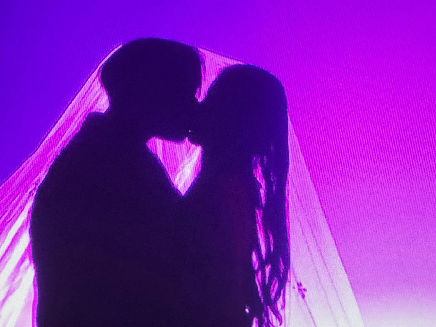 黄子韬徐艺洋亲起来了，这是模仿陈晓陈妍希的头纱吻？ 