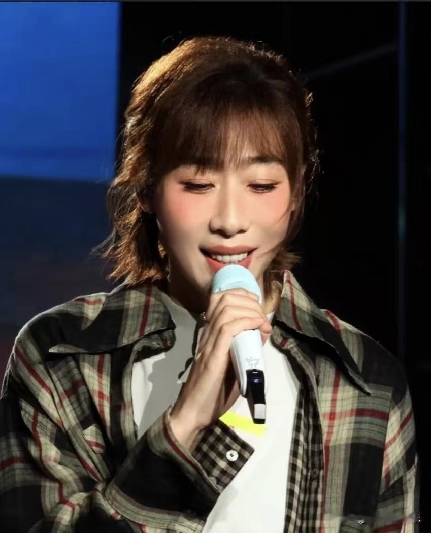 任素汐，郭京飞，张译
秋裤扎进袜子里的演技，是一种什么感受
是踏实，是松弛，是自