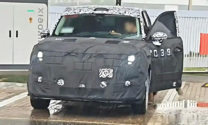 小米第三台车会是增程的六座SUV，揽胜都已经被大家玩了很多遍，什么番禺揽胜、杭州