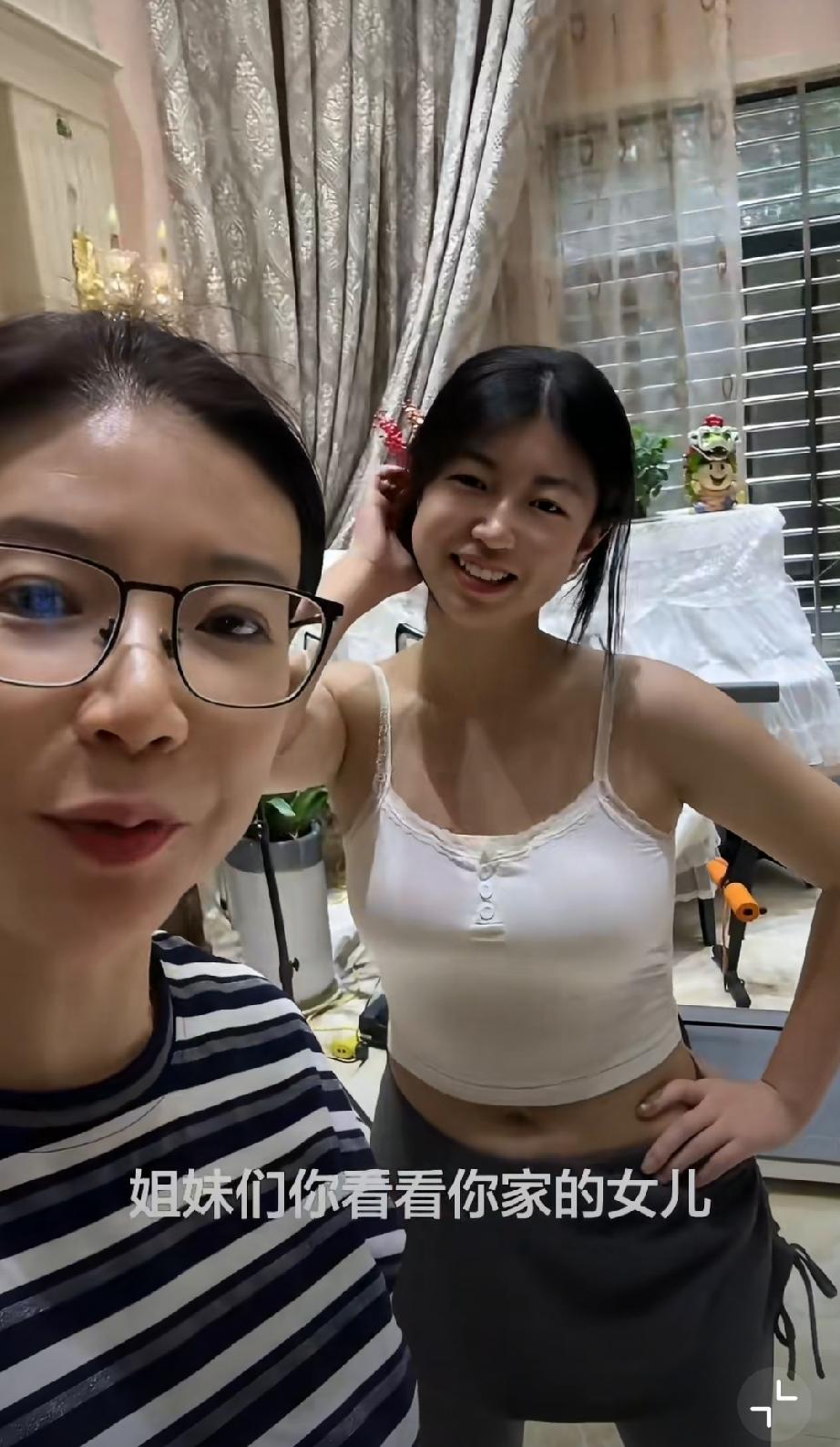 小姑娘要穿吊带出门，妈妈觉得不合适，大家怎么看？5岁女孩衣服女童居家小吊带  小