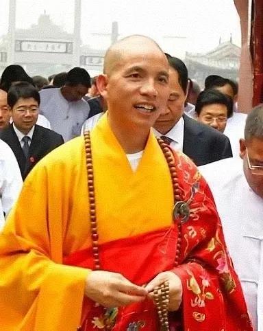 释印乐成为少林寺新住持，上来就做整改：禅堂挂单得满 15 天；武僧团不准再跑商演
