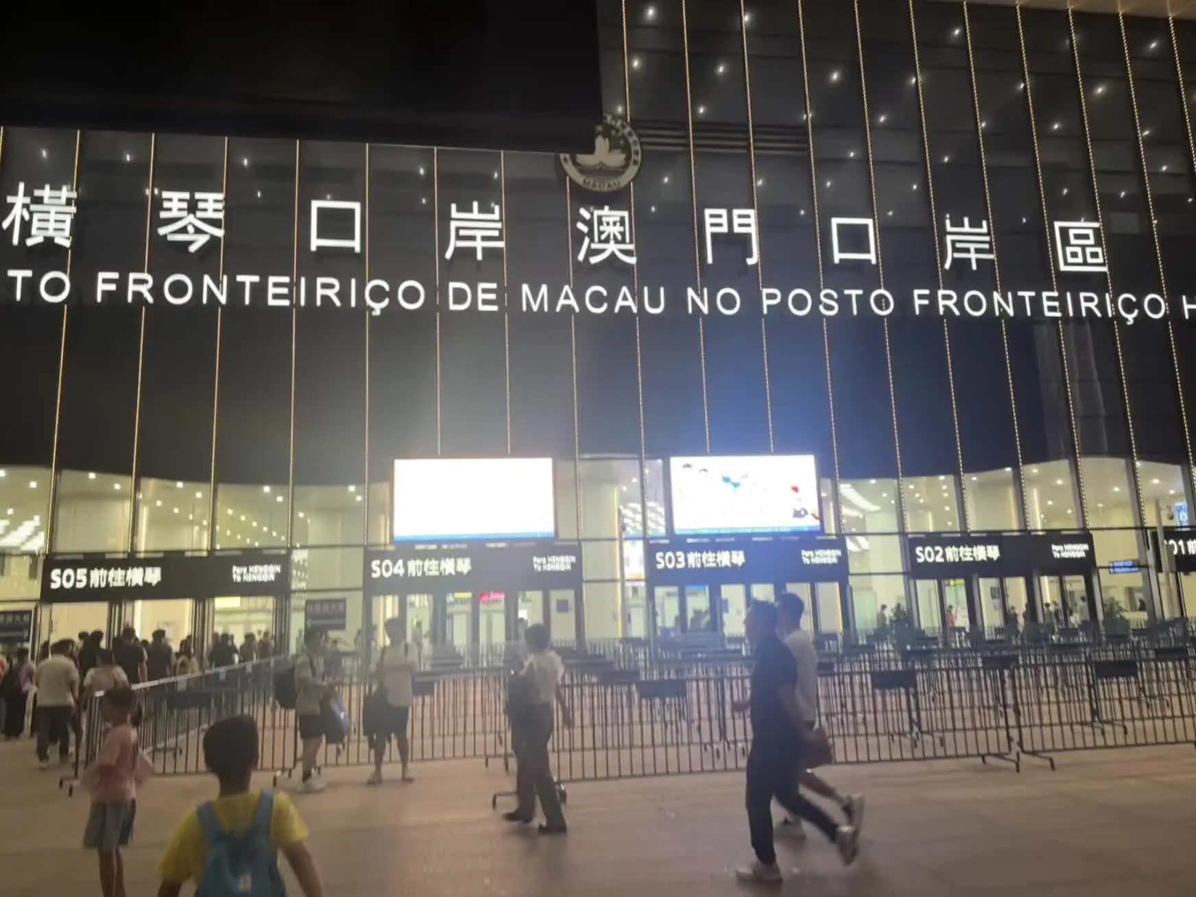 频繁的拍照只想在未来看青春