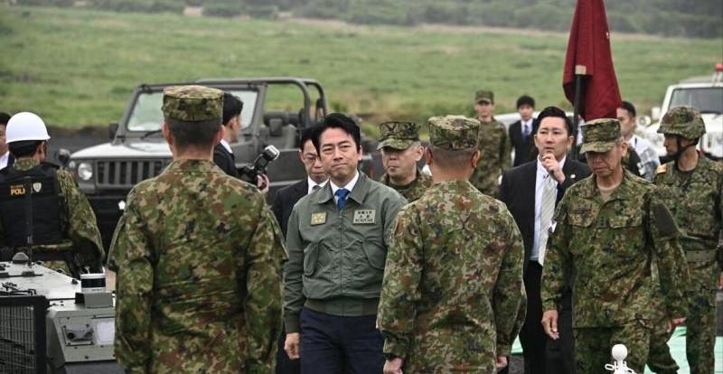 外媒6月7日报道，日本陆上自卫队当天举行史上最大规模“富士综合火力演习”，动员3