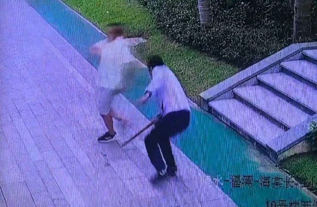 【#六旬老人举报违建后被蒙面人殴打#：海南陵水对违建立案调查，并起草处置方案】今