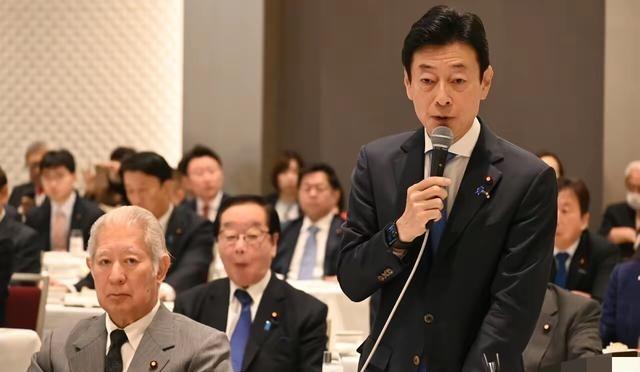 高市早苗上台后，日本政界高层首次访华！5月2日，日本自民党选举对策委员长西村康稔