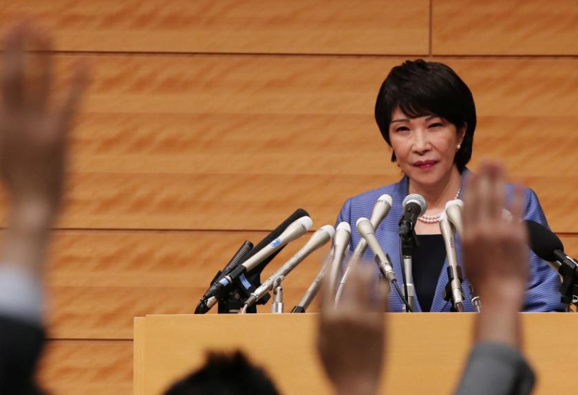 12月30日，李在明确定访华日期后，高市早苗宣布，她1月份将不会出国访问，这个举