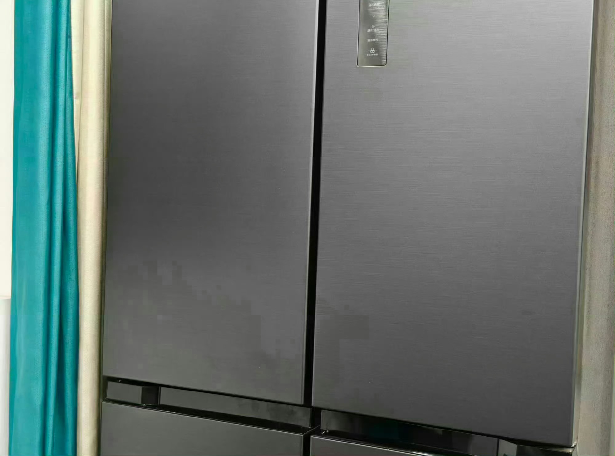 便宜冰箱和贵的比差在哪其实很简单，便宜的冰箱一般用的都是单循环，容易串味，温控不
