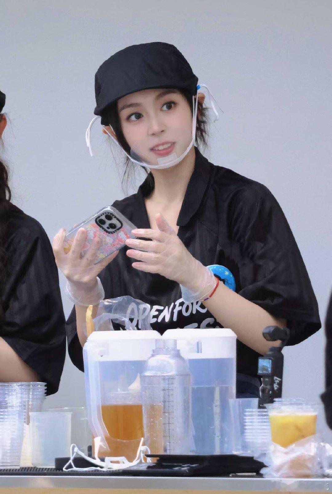 内娱黑工七子改名七星高燥 娄艺潇查岗报备那段真的太好笑了，但能看出来七个人互相惦