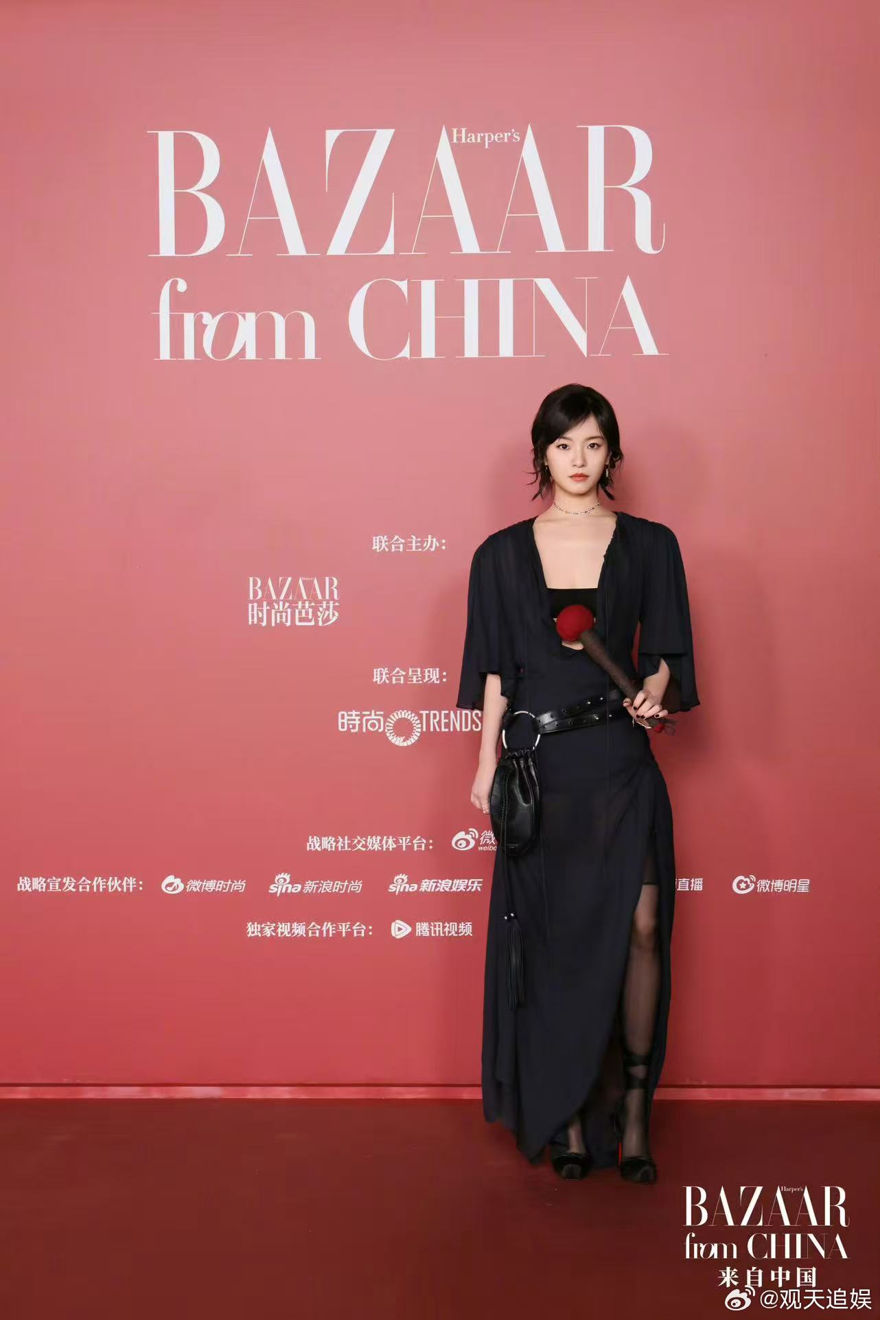 芭莎红毯新生代杀疯了！赵佳丽作品跨度很亮眼，文艺佳作《比如父子》、走心爱情片《错