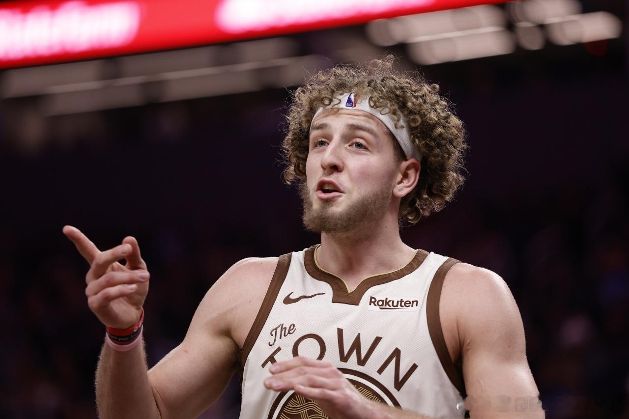 2月23日 NBA常规赛，勇士128-117击败掘金。赛后，波杰姆斯基接受了记者