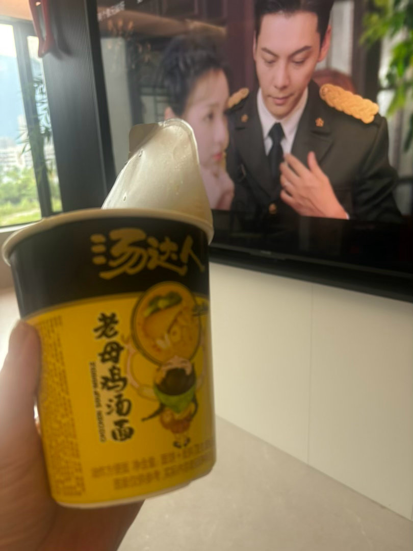 吃着老母鸡汤面看九门，尹新月不是赵丽颖了，，新演员看着跟陈伟霆没cp感。搜了下女
