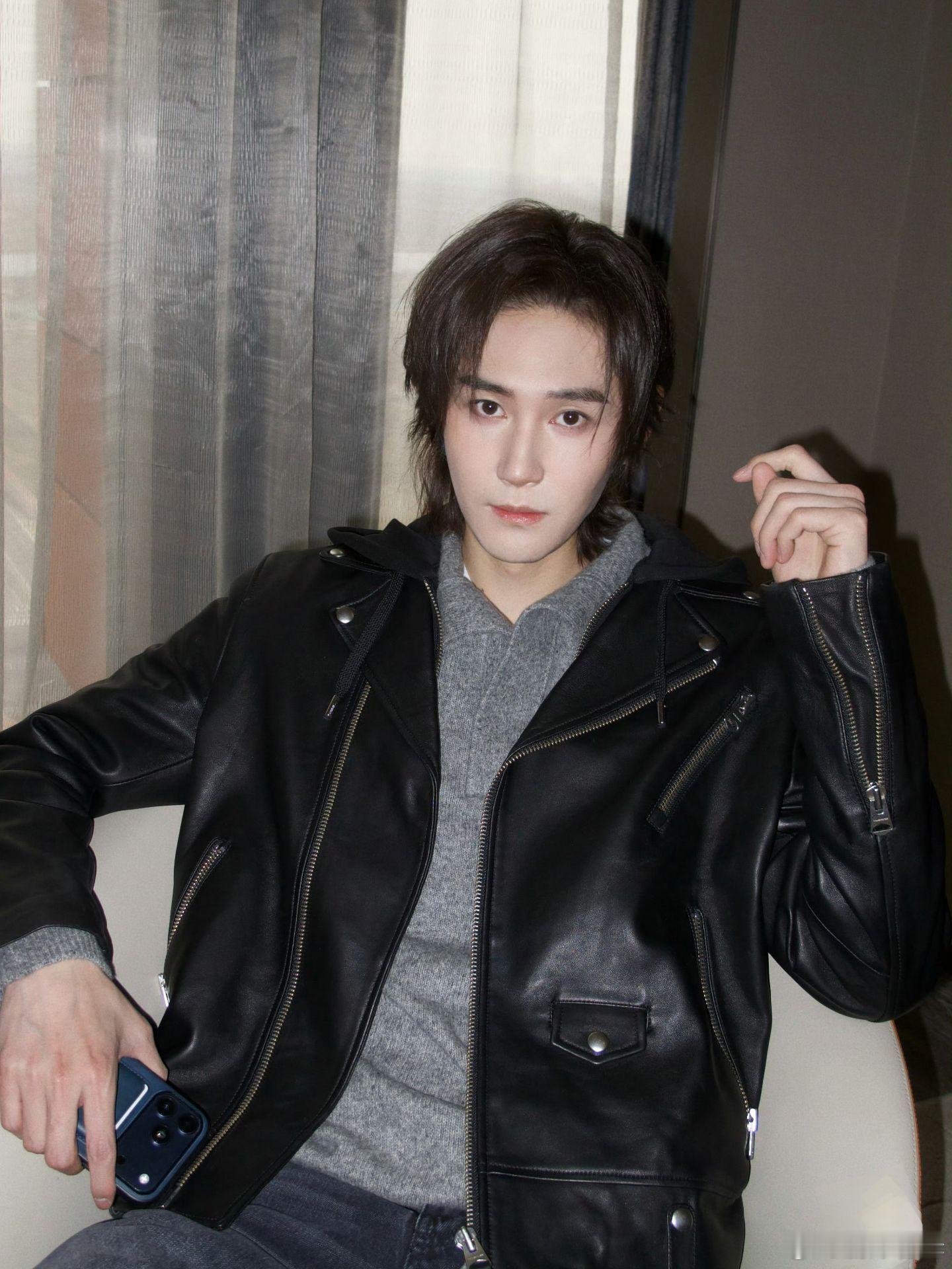 舞都跳不齐怎么不算是一种团魂周五晚高疯 本来以为会很尴尬，结果被《周五晚高疯》狠