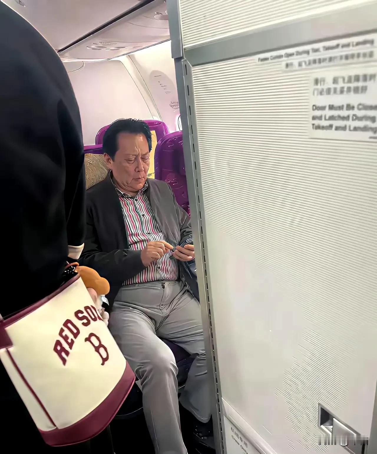 你能想象唐老师，年轻的时候是位小鲜肉吗？