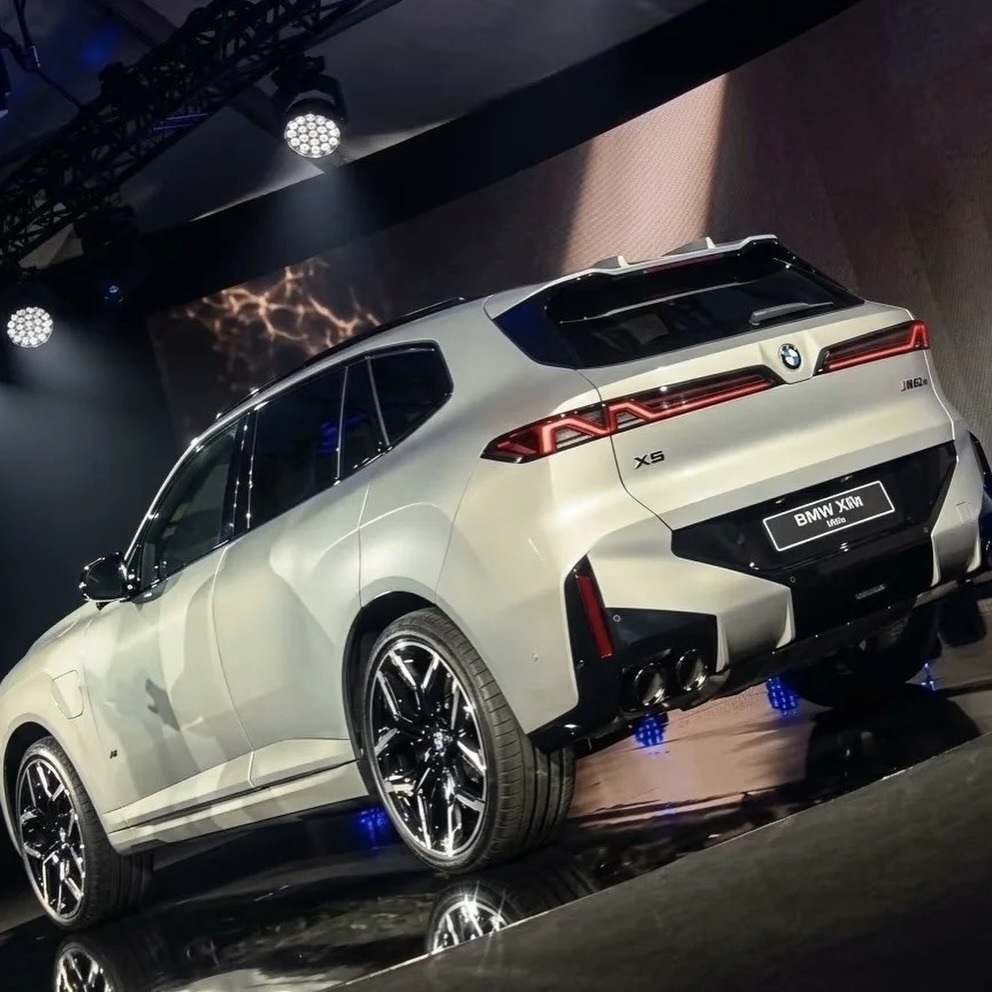 全新宝马 G65 X5的实拍图流露出来了，这么超前的外观，不知道是会劝退更多人还