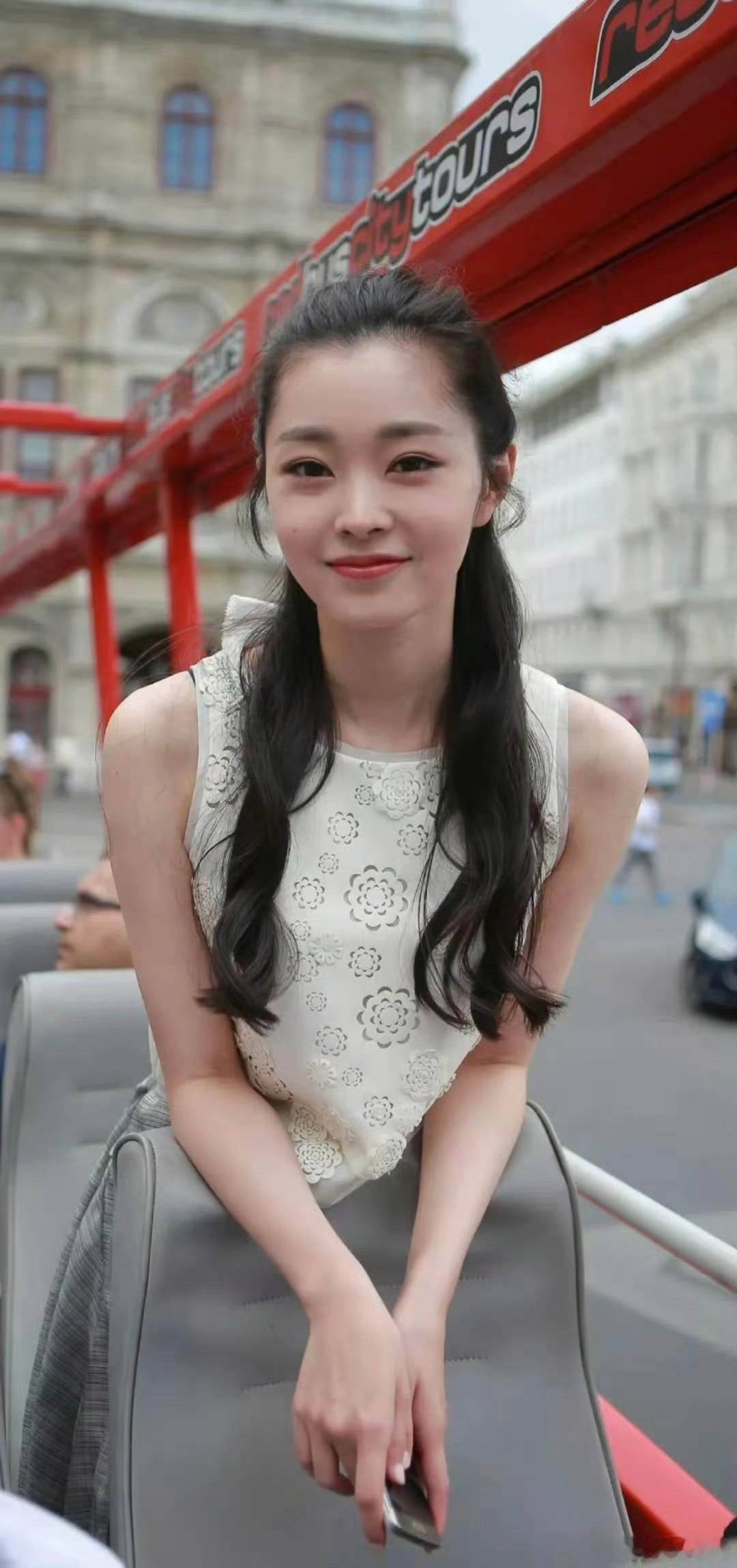 宋轶街拍图，这身材太让人心动了白敬亭:我又不傻 ​​​