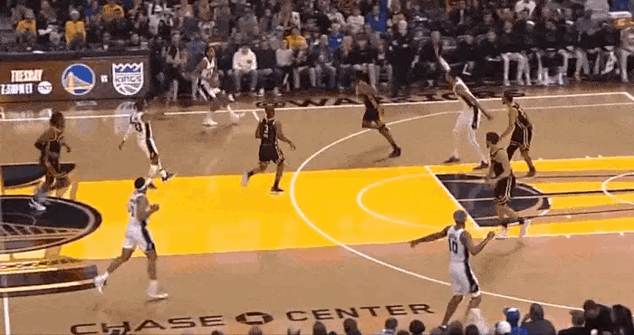 库中锋！库里低位单防文班亚马成功。