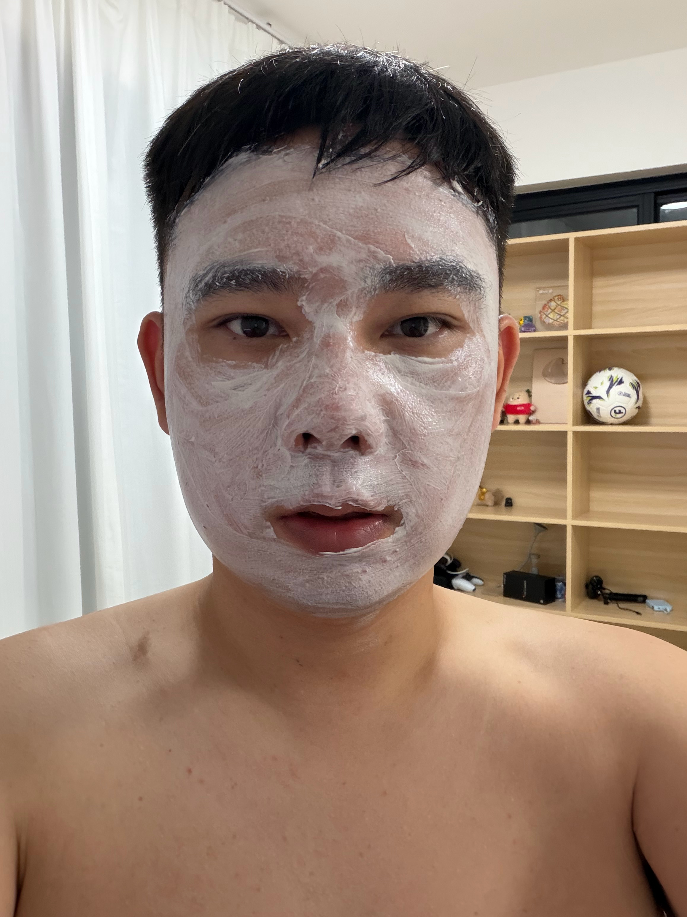 世界杯还是注意个人形象管理，做个面膜哦。 