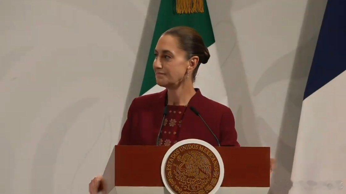 墨西哥国家宫外的反腐败，抗议者突破警戒线，目前正与防暴警察发生冲突。 