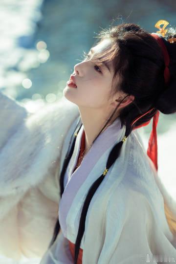 艾米出演周星驰功夫女足 周星驰总能通过他的电影传递欢乐，艾米的加入让这部作品更加