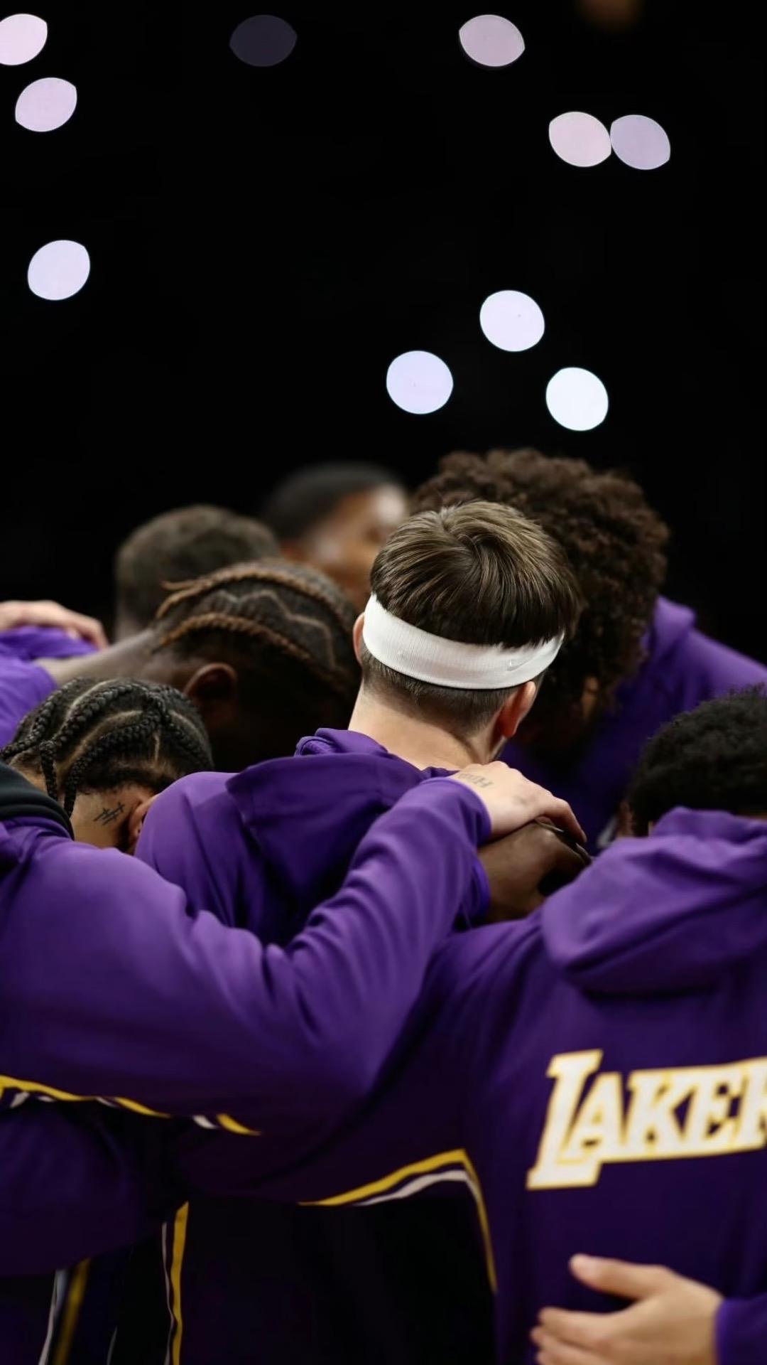 双核暴走+阵容深度升级，湖人已强的可怕！
截至今天赛后湖人以5胜2负的战绩高居西