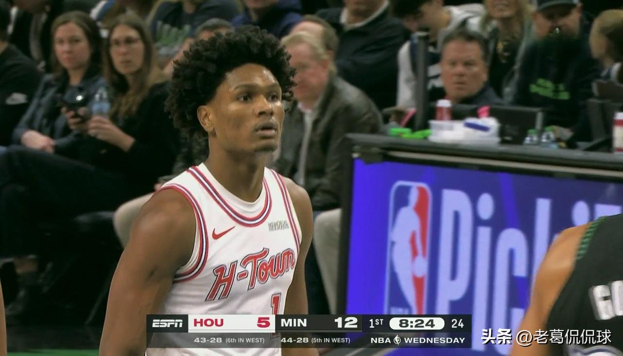 火箭球星阿门-汤普森的依赖性真是太强了！在今天火箭客场以108：110不敌森林狼