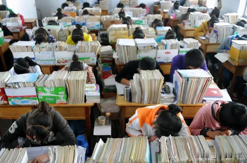 高考是一生中非常重要的一次考试，距离2025年已经不足10天，据有关数据显示，今