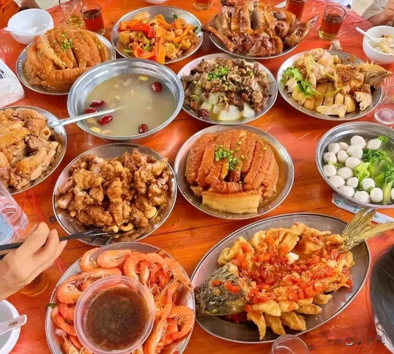 在四川拿这一桌招待客人，算不算更重视？