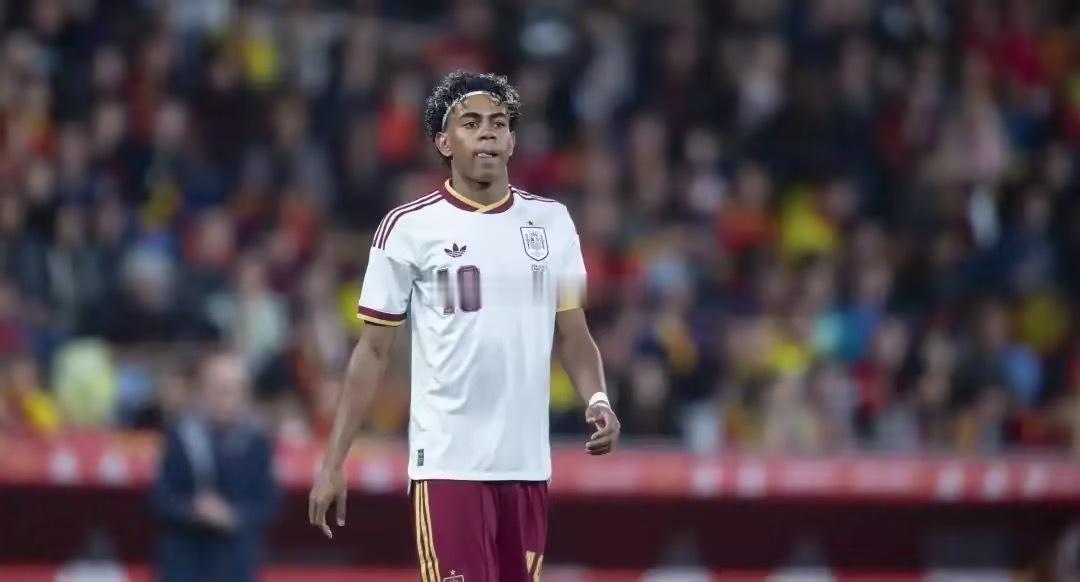 西媒：巴萨开会讨论亚马尔伤病，不希望他为世界杯强行复出据《每日体育报》报道，面对