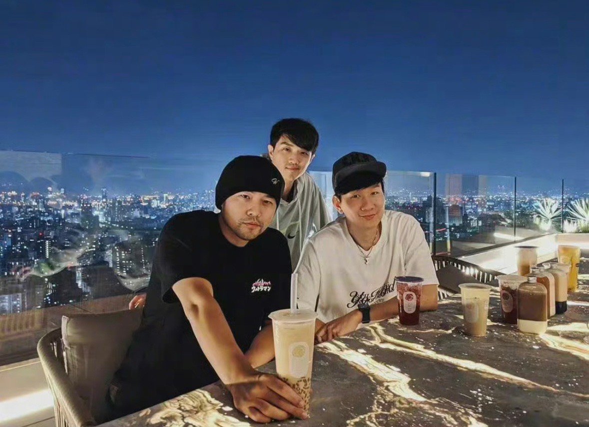 周杰伦报备型艺人实锤了原来周杰伦是报备型艺人啊！看别人家官宣都是等官方放消息，周