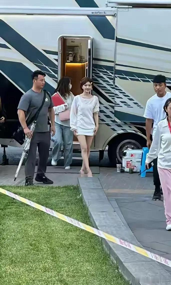 虽然身材比例一般，但是架不住脸漂亮呀！ ​​​