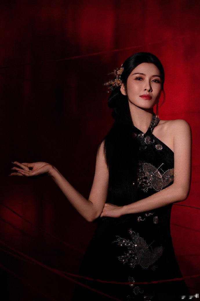 有徐洁儿在就稳了徐洁儿舞台定海神针 徐洁儿就是那种一开口就让人安心的存在，舞台定