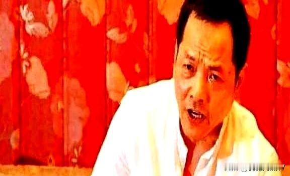 十年前洗米华把3000万钞票摔在桌面上时，茶餐厅的霓虹灯都晃了三晃。

刚出狱的