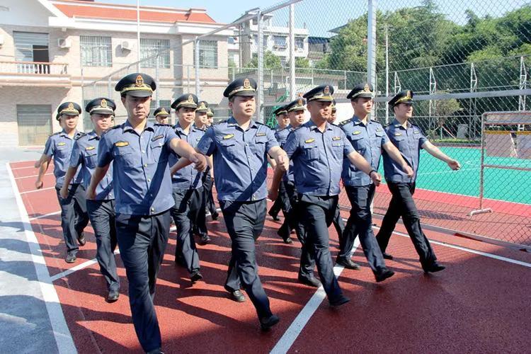 河南郑州高架桥货车司机因交通检查跳桥事件发生后，网上议论纷纷。那么运政部门可以上